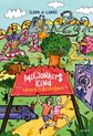 Boekomslag 'Miljonairs Kind - Paniek in het Pretpark' van Ilona de Lange. Twee lachende kinderen rennen voor een entreebord met de titel. Het pretpark heeft achtbanen en kermisattracties.