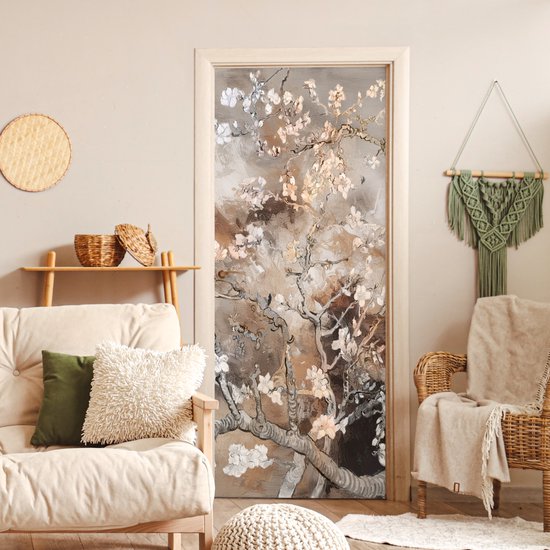 Deurposter met abstracte amandelbloesem in beige tinten, in een woonkamer met lichte meubels.