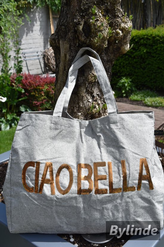 Sac de plage en lin gris avec l'inscription "CIAO BELLA" en paillettes couleur cuivre. "Bylinde" est indiqué en bas.