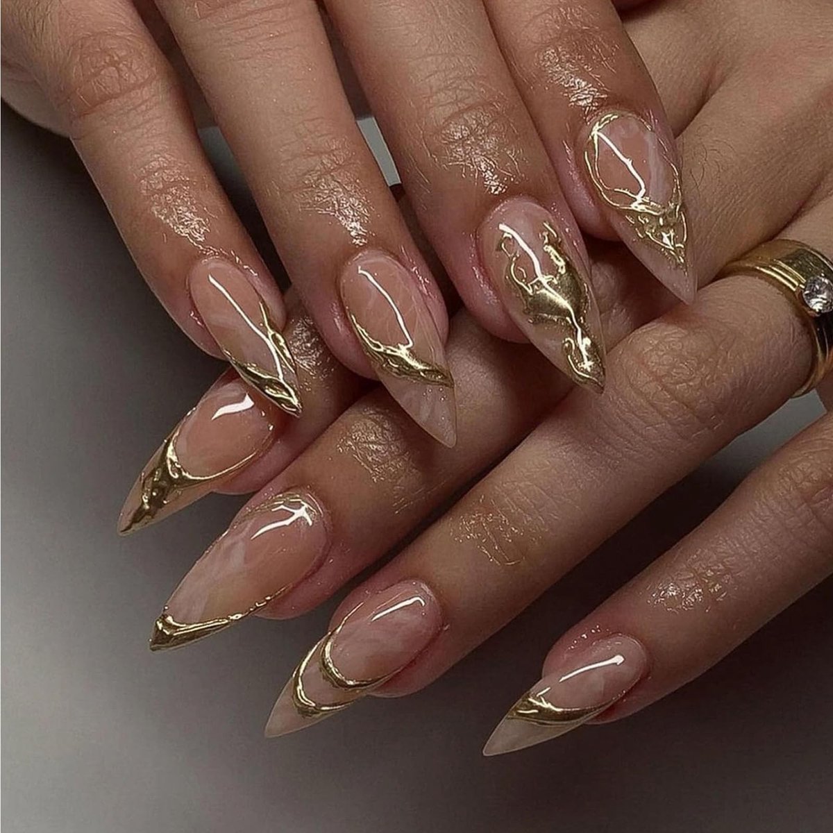 JHUBERS- Kunstnagels set 24 stuks - Korte Amandelvorm - 3D Gouden Reliëf - Flexibele ABS-Acryl - Plaknagels - Elegant Design - Nepnagels