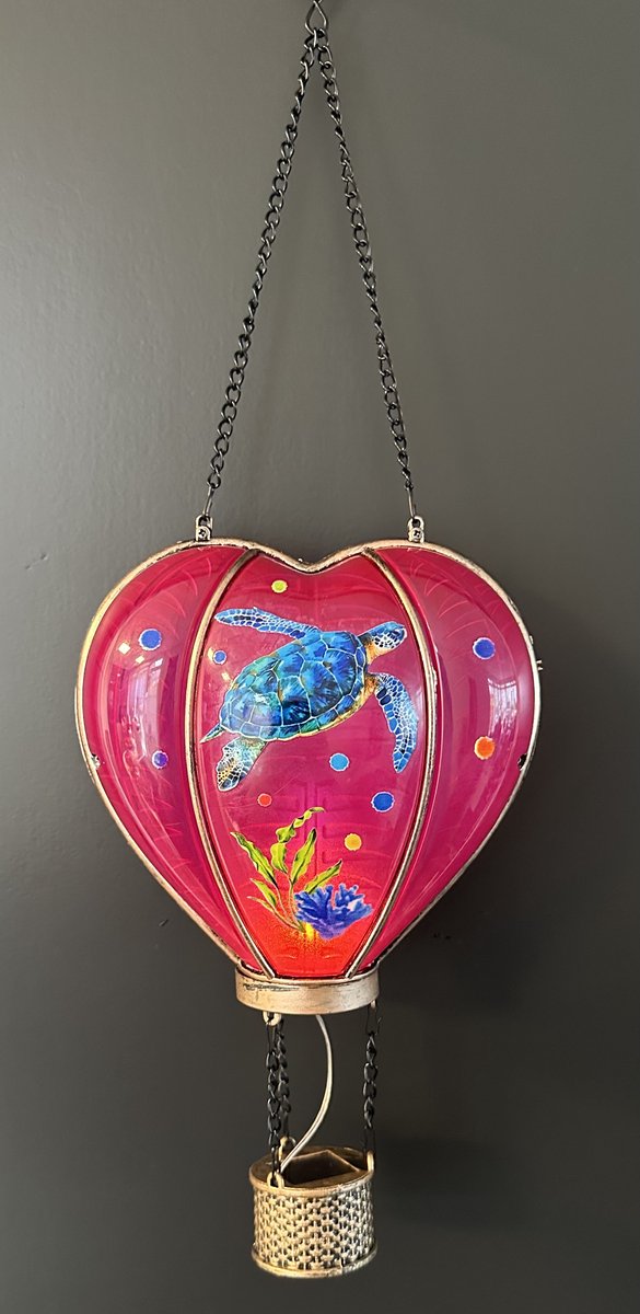 Decoratieve solarlamp hart met luchtballon " met flame LED " - Schildpad print roze- kunststof - hangend model - hoogte 46 x 16 x 9.5 cm - Tuindecoratie - Tuinverlichting