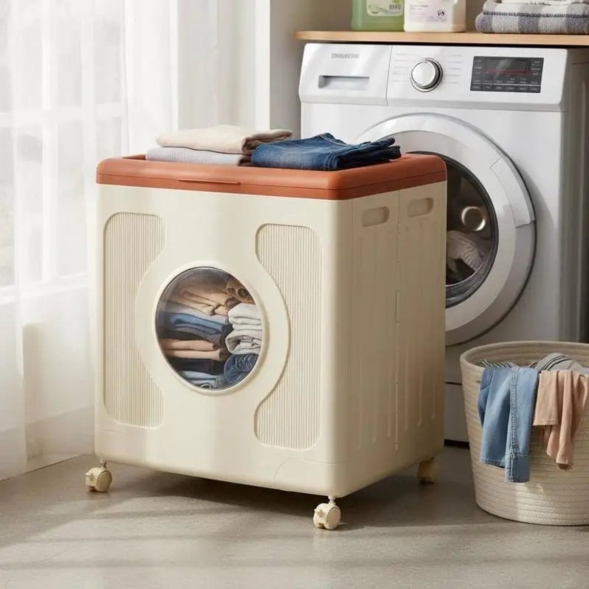 Dailygoods Kunststof opbergbox met deksel en wielen, 45L wasmand met transparant venster, kledingorganizer, oranje