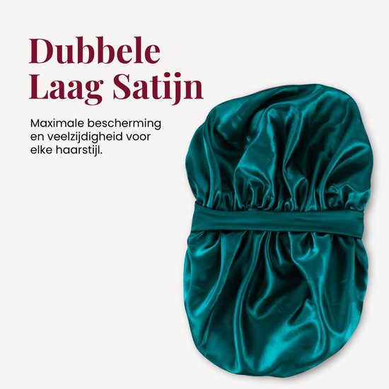 Smaragdgroene satijnen slaapmuts met een dubbele laag satijn en een elastische band aan de voorkant.