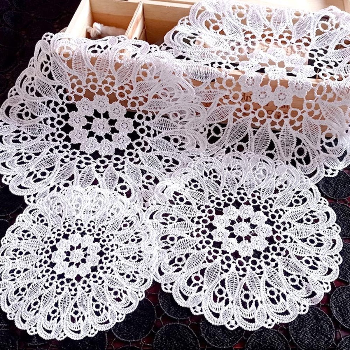Set van 4 Kanten Tafelkleedjes en Coasters, Ronde Bloemvormige Placemat voor Eetkamer, Keuken en Bruiloft Decoratie - 20cm, Wasbaar en Duurzaam