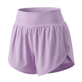 Paarse sportshort met brede tailleband en splitjes aan de zijkant.