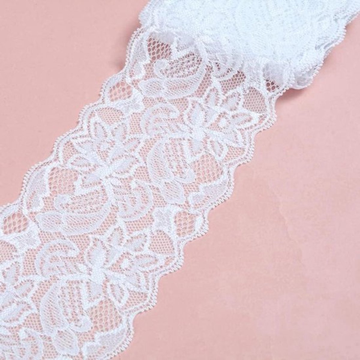 - Elastische kantband - naaien - 8 cm breed - bloemen - decoratieve stof - kleding - ondergoed - crème.