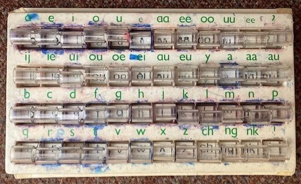 Letterstempels 4 rijen kunststof (zie afbeelding)