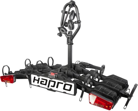 Zwarte Hapro fietsendrager met het Hapro logo op de kentekenplaathouder, met fietsophanging.