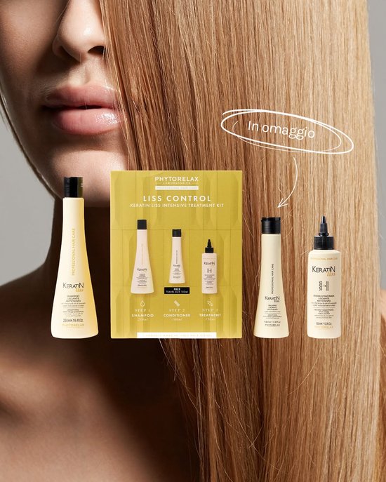 Vrouw met lang, steil blond haar, met de Phytorelax Keratin Liss Intensive Treatment Kit.