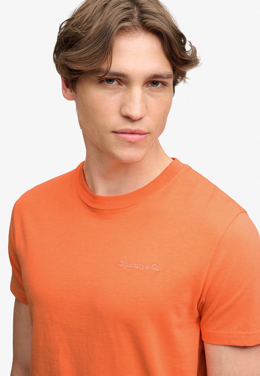 Superdry Essential Company Logo Geborduurd T-shirt Heren T-shirts Koraal