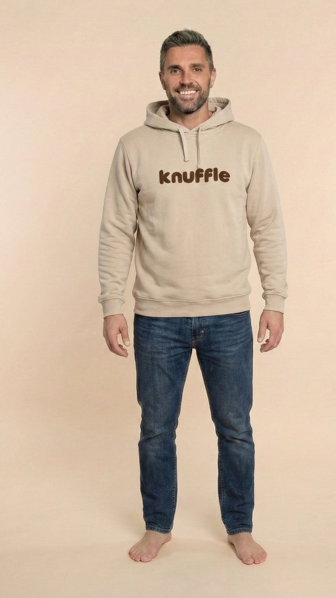 Knuffle Classic Hoodie® | Van het bekende Nederlandse merk Knuffle® | Linda: "De perfecte hoodie. Stijlvol en heel comfortabel!" | Duurzaam geproduceerd in Portugal | Voor dames en heren | Verkrijgbaar in 4 kleuren, dit is maat XL, in de kleur Zand