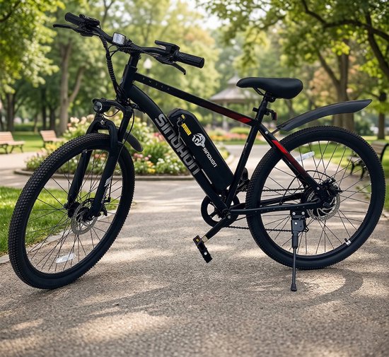 Zwarte elektrische mountainbike met rode accenten staat op een stenen pad in een park.