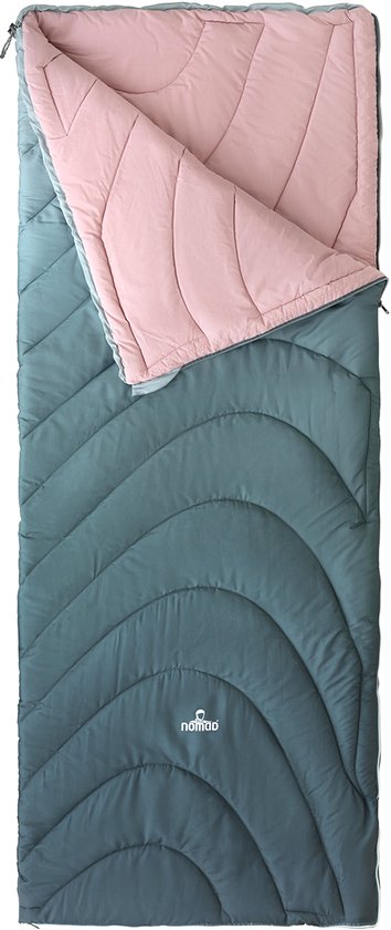 Sac de couchage vert clair, partiellement ouvert, avec doublure rose. Motif ondulé et logo "Nomad".
