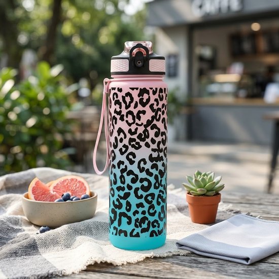 Roze turquoise kleurverloop waterfles bidon dames met zwart luipaard patroon en draaglus - herbruikbare sport waterfles met flip drinkdop en sluitclip voor fitness sport fietsen school kantoor en outdoor gebruik — afbeelding 3