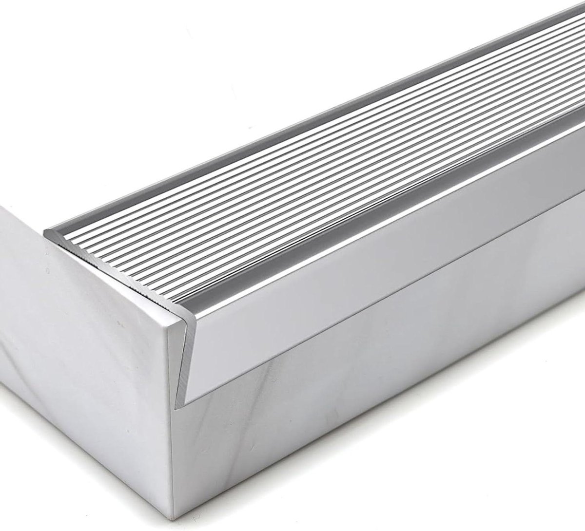 Trapneusafwerking - Randbeschermer - Veilig Lopen - Antislip Groeven - 90 cm - Zilver