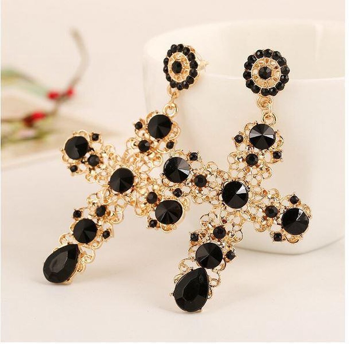 Gothic Oorbellen Met Grote Decoratieve Kruis main image 0