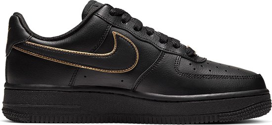 Nike Sneakers - Maat 38.5 - Vrouwen - zwart/goud | bol