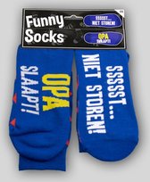 Sokken - Funny socks - Sssst niet storen! Opa slaapt! - In cadeauverpakking met gekleurd lint