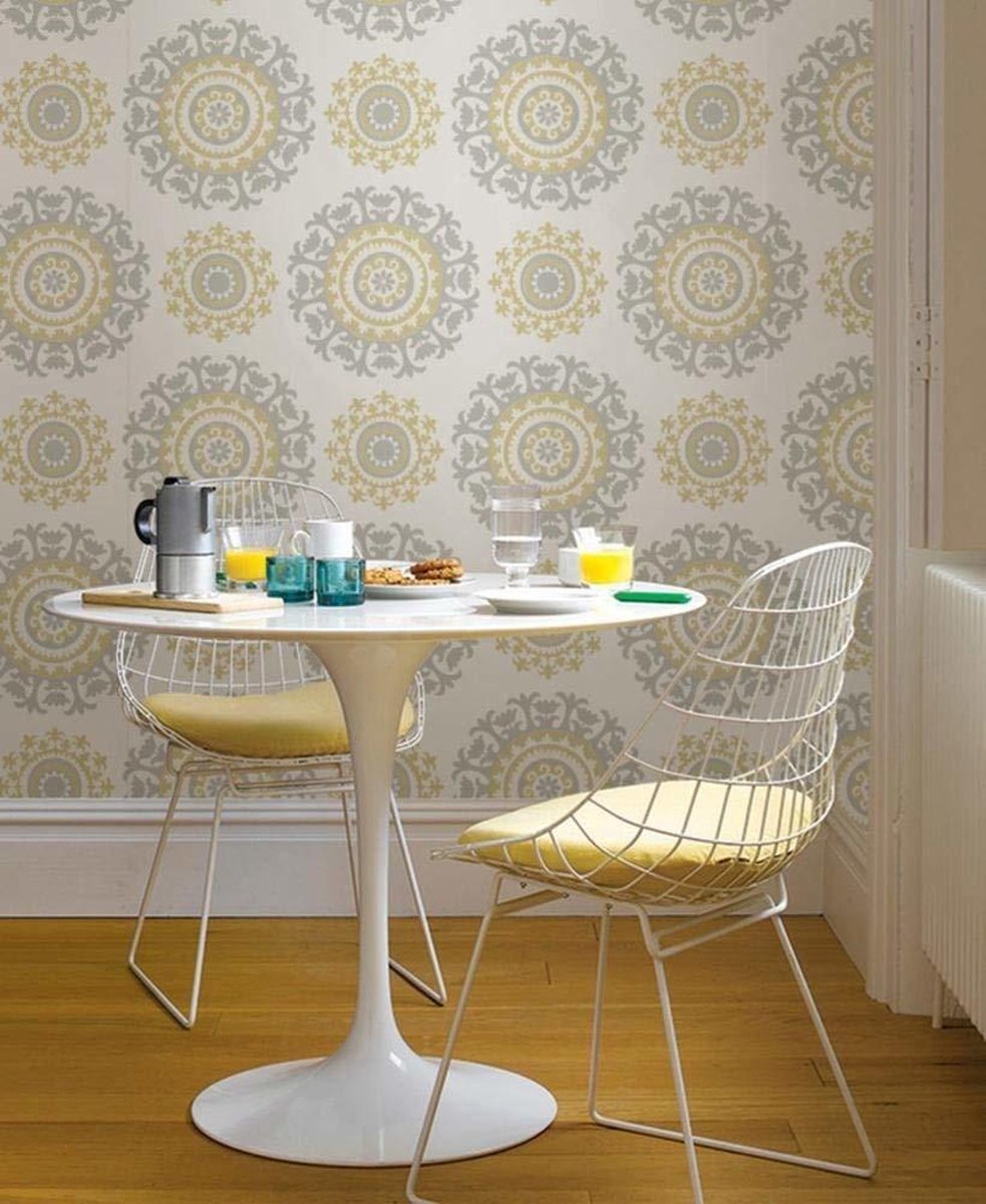 WallPops zelfklevend vinylbehang Suzani – geel en grijs