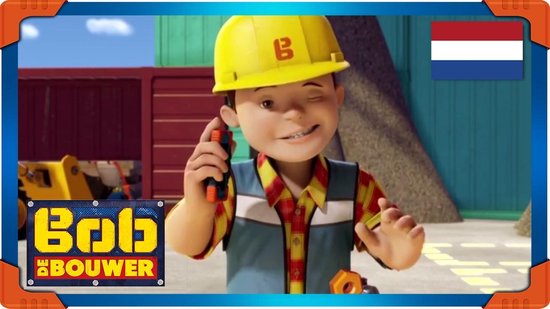 Bob de Bouwer met gele helm en blauw vest, hij praat aan de telefoon.