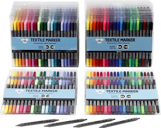 4 sets de marqueurs textiles en emballage plastique, 20 marqueurs par set dans diverses couleurs. Les marqueurs ont une double pointe.