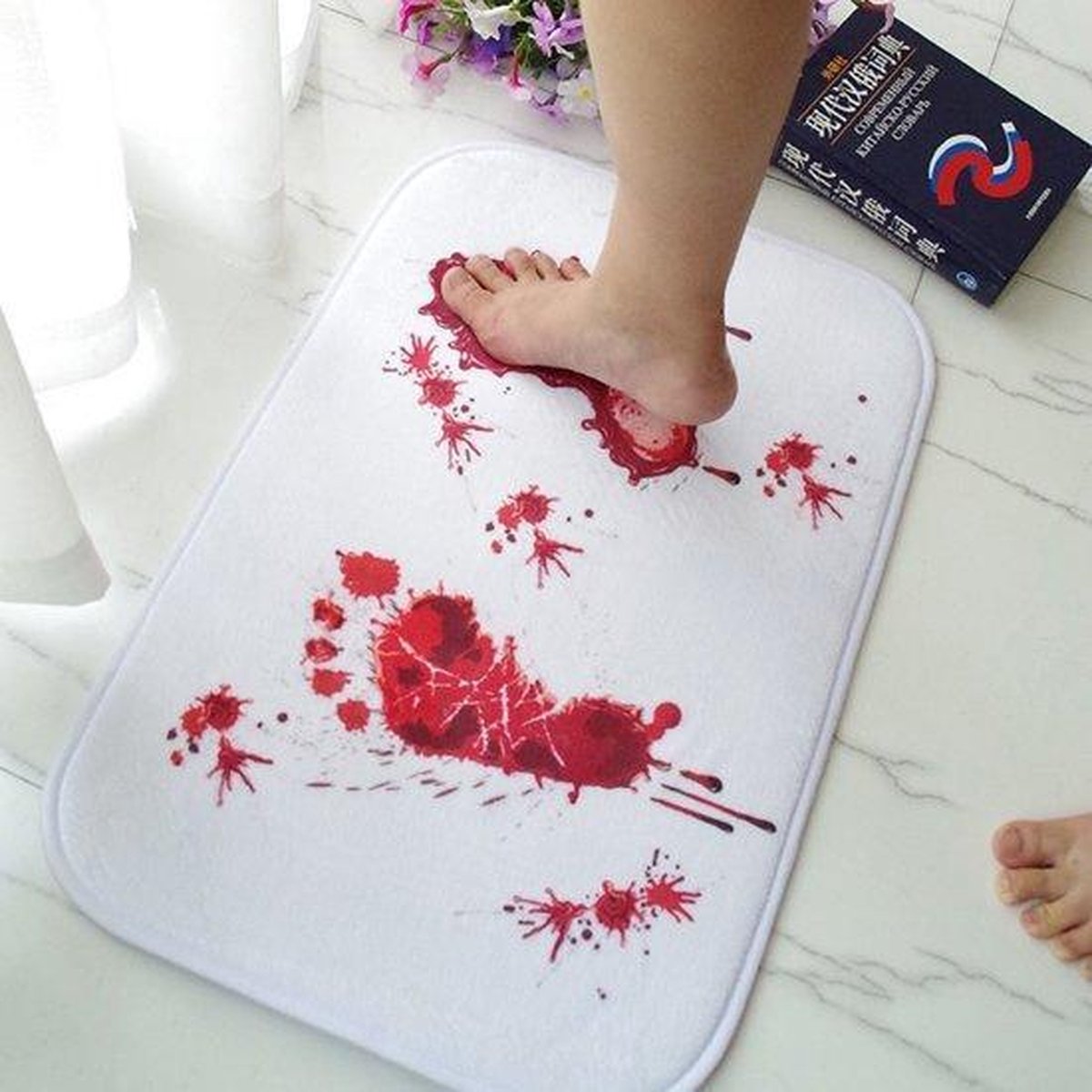 Badkamermat met bloederige voetafdrukken – Grappige mat voor in de badkamer  – 40x30 cm | bol.com