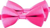 2x Roze verkleed vlinderstrikjes 12 cm voor dames/heren - Roze thema verkleedaccessoires/feestartikelen - Vlinderstrikken/vlinderdassen met elastieken sluiting