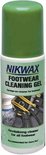 Groene Nikwax Footwear Cleaning Gel fles met afbeelding van schoenen en schuim.