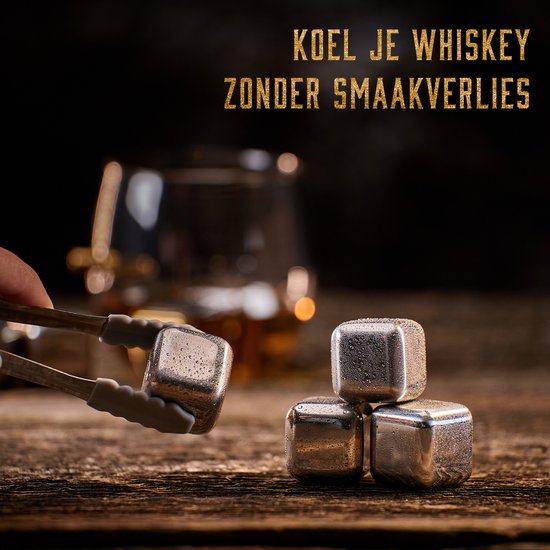 Whisiskey Whiskey Karaf - AK-47 - Luxe Whisky Karaf Set - 1 L - Decanteer Karaf - Whiskey Set - Incl. 4 RVS Whiskey Stones, Schenktuit & 2 Whiskey Glazen - Peaky Blinders - Whisiskey
