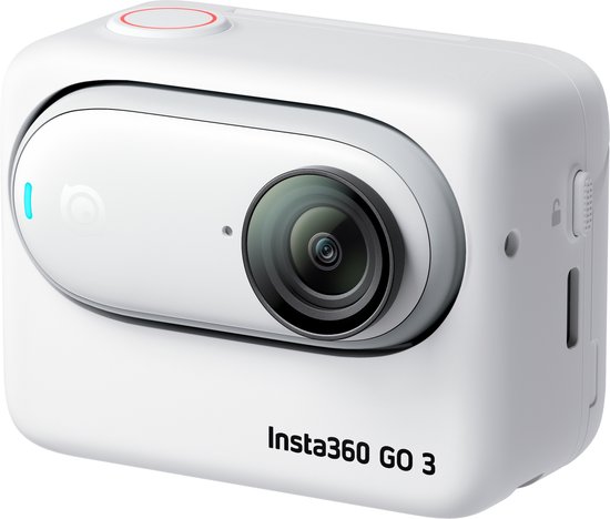 Witte Insta360 GO 3 actiecamera met lens, op zwarte achtergrond.