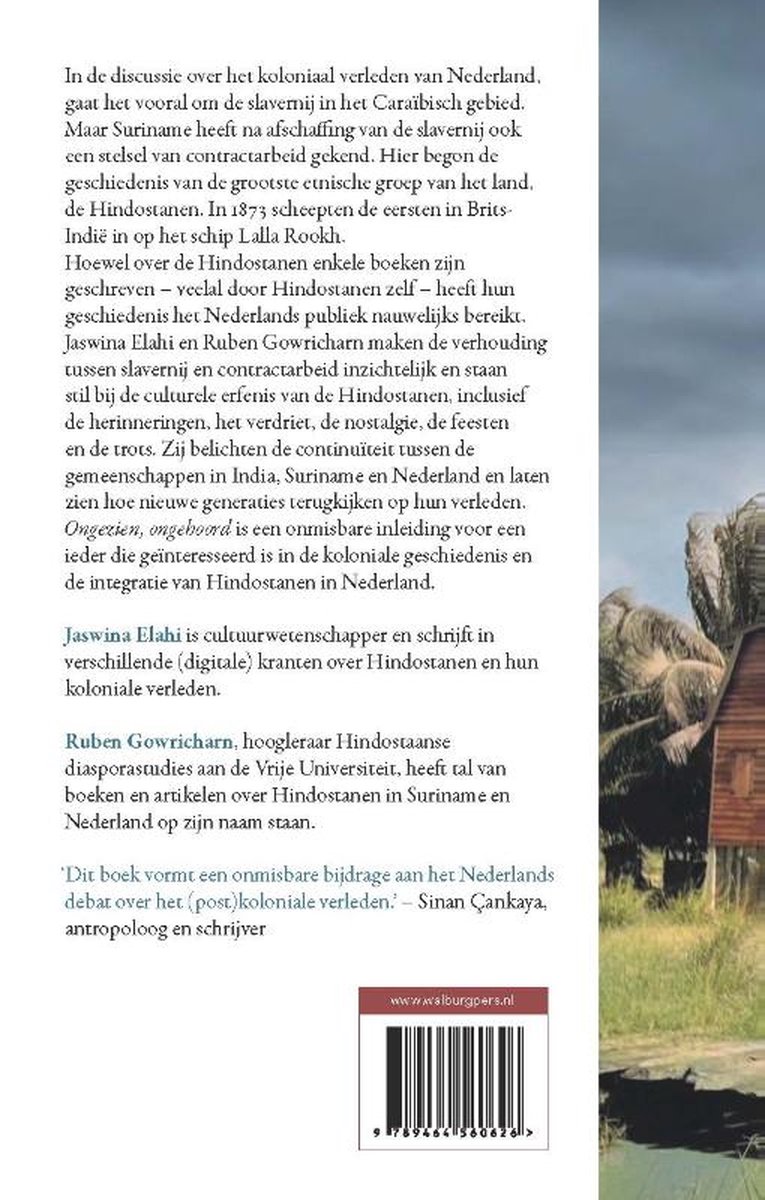 Achterkant boek met tekst over Hindostanen in de Nederlandse koloniale geschiedenis. Toont auteursinformatie en website.