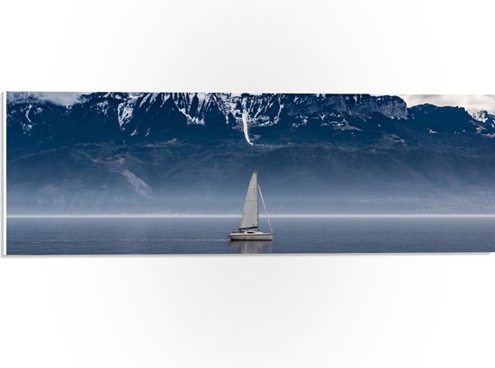 PVC Schuimplaat- Zeilschip Varend over Wateren in Sneeuwlandschap - 60x20 cm Foto op PVC Schuimplaat