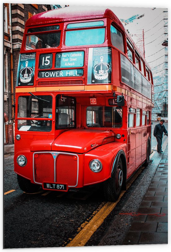 Dibond - Traditionele Rode Toeristenbus door de Straten van Londen - 60x90 cm Foto op Aluminium (Met Ophangsysteem)