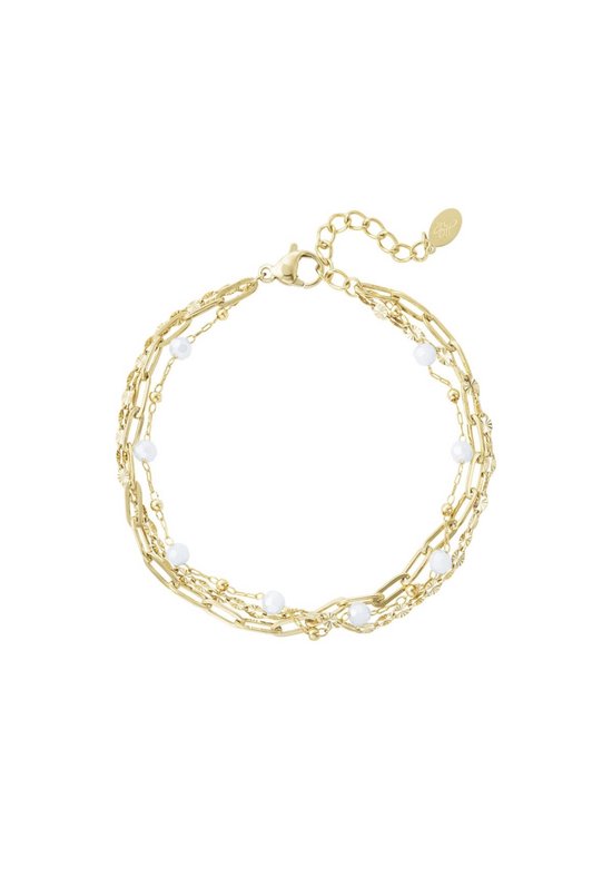 Gouden 3-rijige armband met kleine witte parels en schakels.