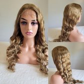 Braziliaanse Remy haren pruik 26 inch (65,6 cm) - real human hair - honing blonde golf haren - Braziliaanse pruik - echt menselijke haren - 4x4 lace closure pruik