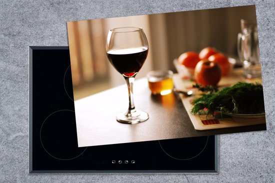 KitchenYeah® Inductie beschermer 81x52 cm - Lekkere rode wijn met groenten - Kookplaataccessoires - Afdekplaat voor kookplaat - Inductiebeschermer - Inductiemat - Inductieplaat mat