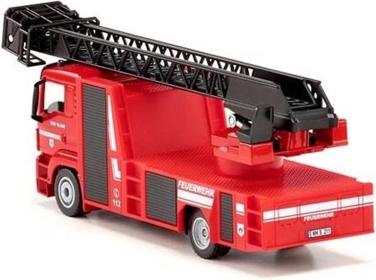 Rode brandweerwagen met een uitschuifbare, zwarte ladder. Het woord 'FEUERWEHR' staat op de zijkant.