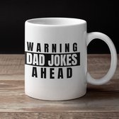 Vaderdag Cadeau Voor Man - Beker / Mok met tekst Warning Dad Jokes Ahead - Geschenk Mannen, Papa's & Vaders - Kleur Wit