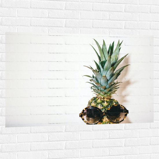 Muursticker - Ananas met Zonnebril op - 120x80 cm Foto op Muursticker