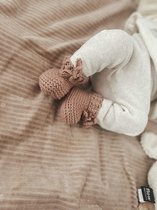 Haaksels&Kralen - Babyslofjes gehaakt met veterstrik - 8 â 9 cm - Babybooties - 100% merinowol – oud roze - newborn 0 tot 3 maanden - kraamkado - zwangerschap - baby geschenkset - babyshower - zwanger