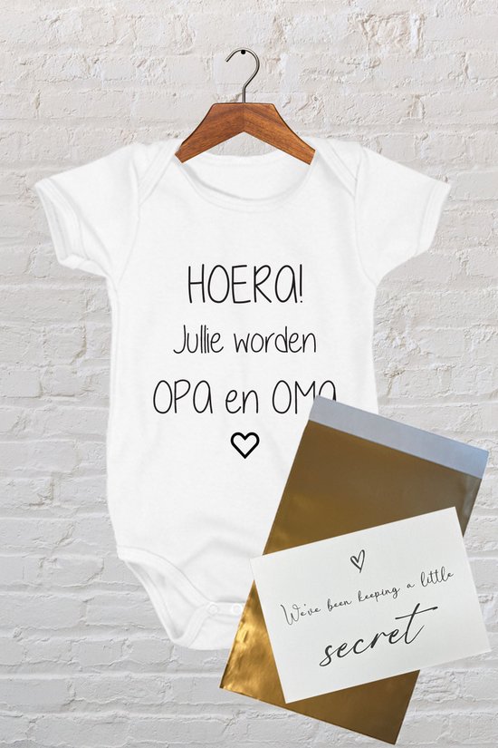 Hospitrix Baby Rompertje met Tekst HOERA! Jullie worden opa en oma + Kaart | Korte Mouw | Cadeau voor Zwangerschap | Bekendmaking | Aankondiging | Aanstaande Moeder | Moederdag