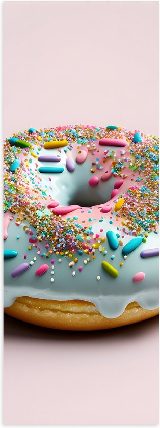 Poster Glanzend – Donut met Blauwe Glazuur met Sprinkles tegen Lichroze Achtergrond - 20x60 cm Foto op Posterpapier met Glanzende Afwerking