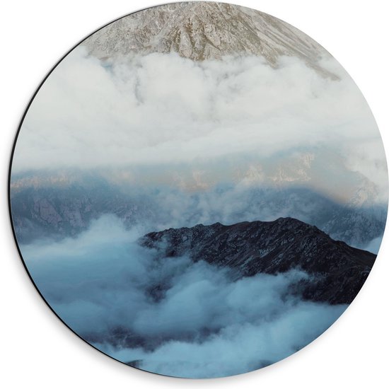 Dibond Muurcirkel - Bergen - Wolken - 30x30 cm Foto op Aluminium Muurcirkel (met ophangsysteem)
