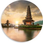 PVC Schuimplaat Muurcirkel - Pura Ulun Danu Bratan Tempel op Eilanden in het Water in Indonesië - 50x50 cm Foto op Muurcirkel (met ophangsysteem)