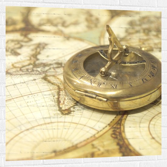 Muursticker - Gouden Kompas op Wereldkaart - 100x100 cm Foto op Muursticker
