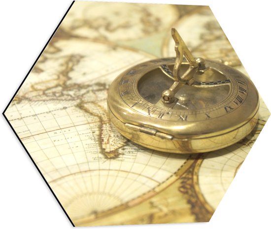 Dibond Hexagon - Gouden Kompas op Wereldkaart - 50x43.5 cm Foto op Hexagon (Met Ophangsysteem)
