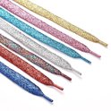 Lange, platte glitterveters in verschillende kleuren: blauw, rood, zilver, roze, lichtblauw, goud.