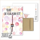 Kaartkadootje -> Vlaggetje - No:01 (Yeah! De vlag kan uit! - Gelukspoppetje houten Nederlandse vlag - Geslaagd-school-certificaat-rijbewijs-eindelijk gelukt-etc - Confetti roze glitters) - LeuksteKaartjes.nl by xMar