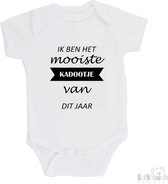 Soft Touch Romper "Ik ben het mooiste kadootje van dit jaar" Unisex Katoen Wit/zwart Maat 62/68