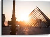 Canvas - Zonnestralen over het Plein van het Louvre in Parijs - 100x75 cm Foto op Canvas Schilderij (Wanddecoratie op Canvas)